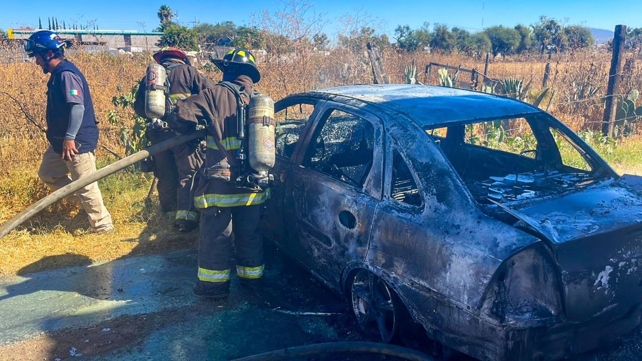 La rápida respuesta de los cuerpos de emergencia evitó que el incendio se propagara a más áreas.