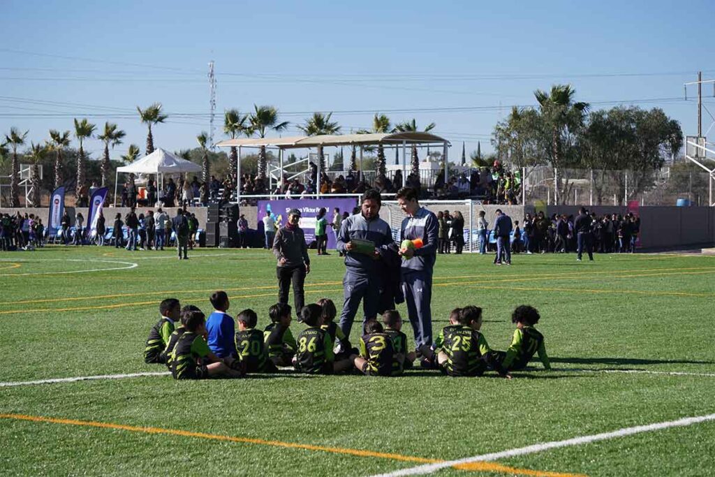 El Colegio Viktor Frankl, sede El Refugio, inauguró una cancha de fútbol para continuar con la formación integral de sus estudiantes
