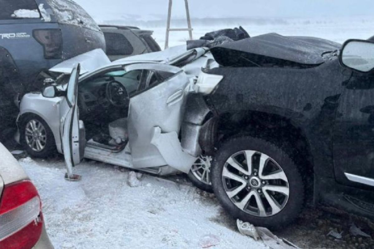 Intensa nevada provoca carambola de 95 vehículos en Kazajistán