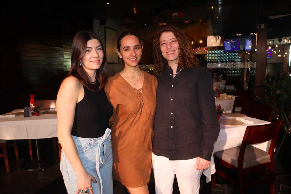 El chef queretano Rafael Covarrubias fue festejado por amigos y familiares en el restaurante Cócono, por su reciente obtención de la Estrella Michelin a uno de sus restaurantes