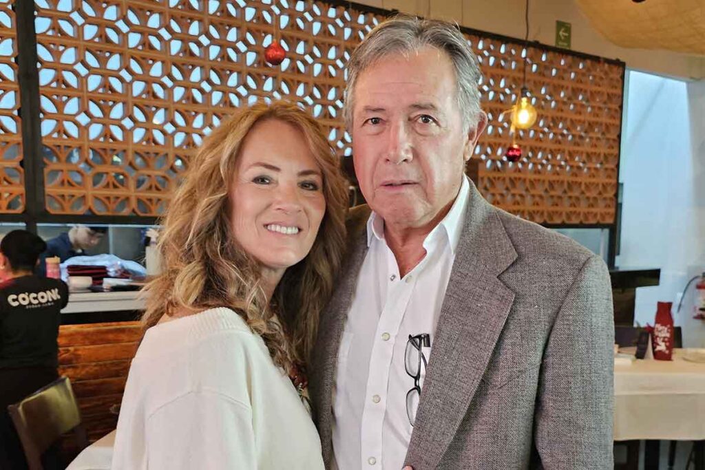 El chef queretano Rafael Covarrubias fue festejado por amigos y familiares en el restaurante Cócono, por su reciente obtención de la Estrella Michelin a uno de sus restaurantes