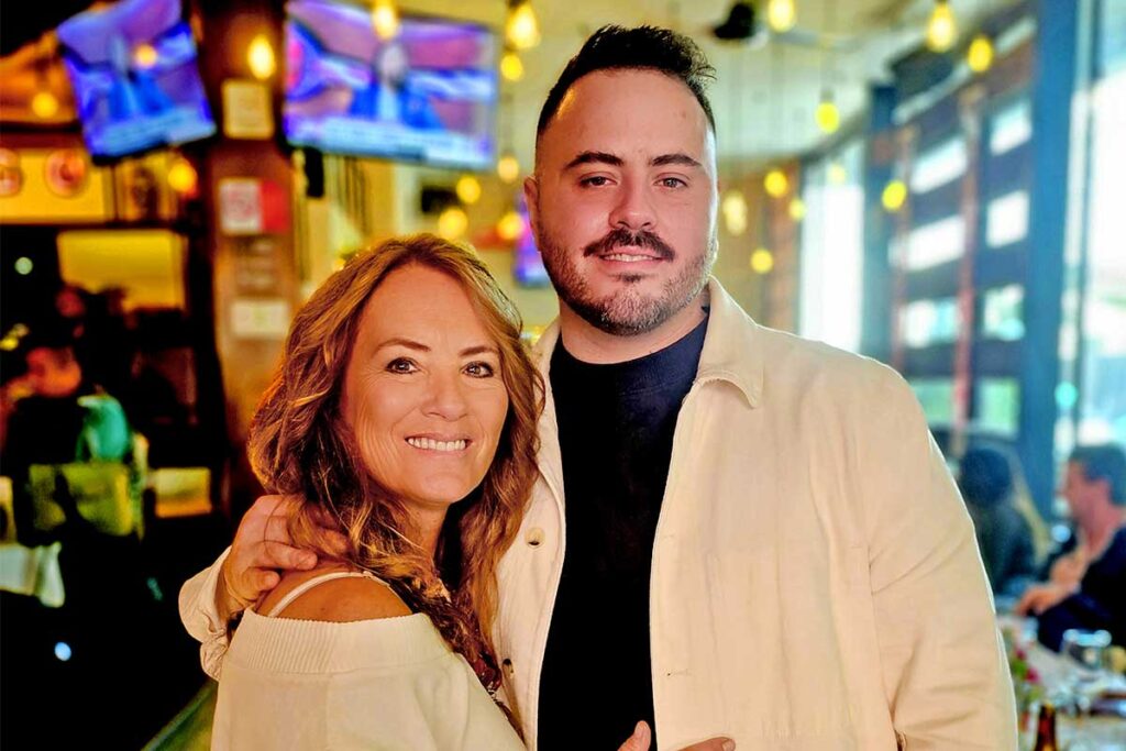 El chef queretano Rafael Covarrubias fue festejado por amigos y familiares en el restaurante Cócono, por su reciente obtención de la Estrella Michelin a uno de sus restaurantes