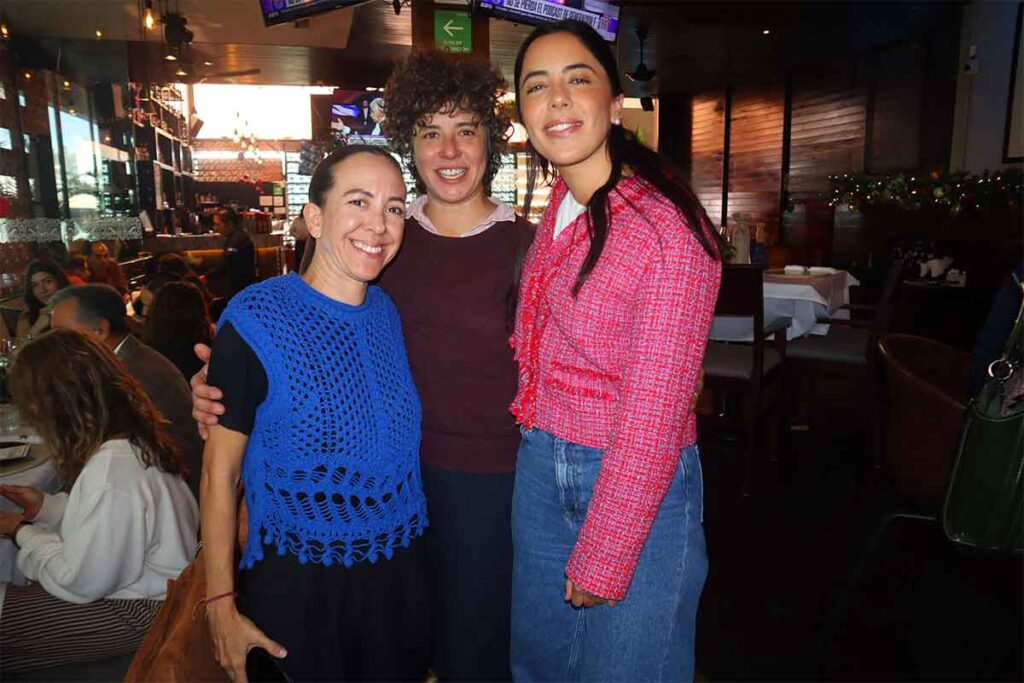 El chef queretano Rafael Covarrubias fue festejado por amigos y familiares en el restaurante Cócono, por su reciente obtención de la Estrella Michelin a uno de sus restaurantes