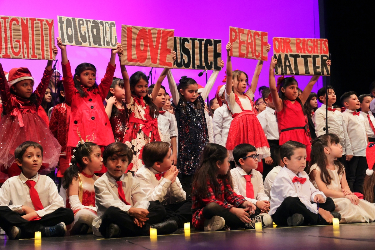 Colegio Celse sorprende con concierto navideño por la libertad