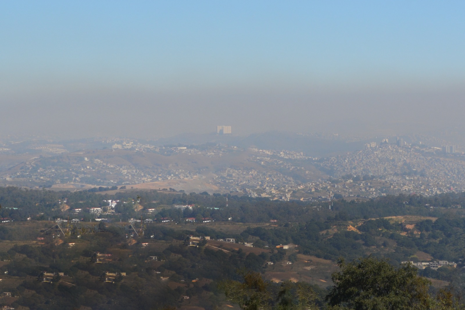 Las fogatas y la pirotecnia de Año Nuevo aumentaron la contaminación en el Edomex.