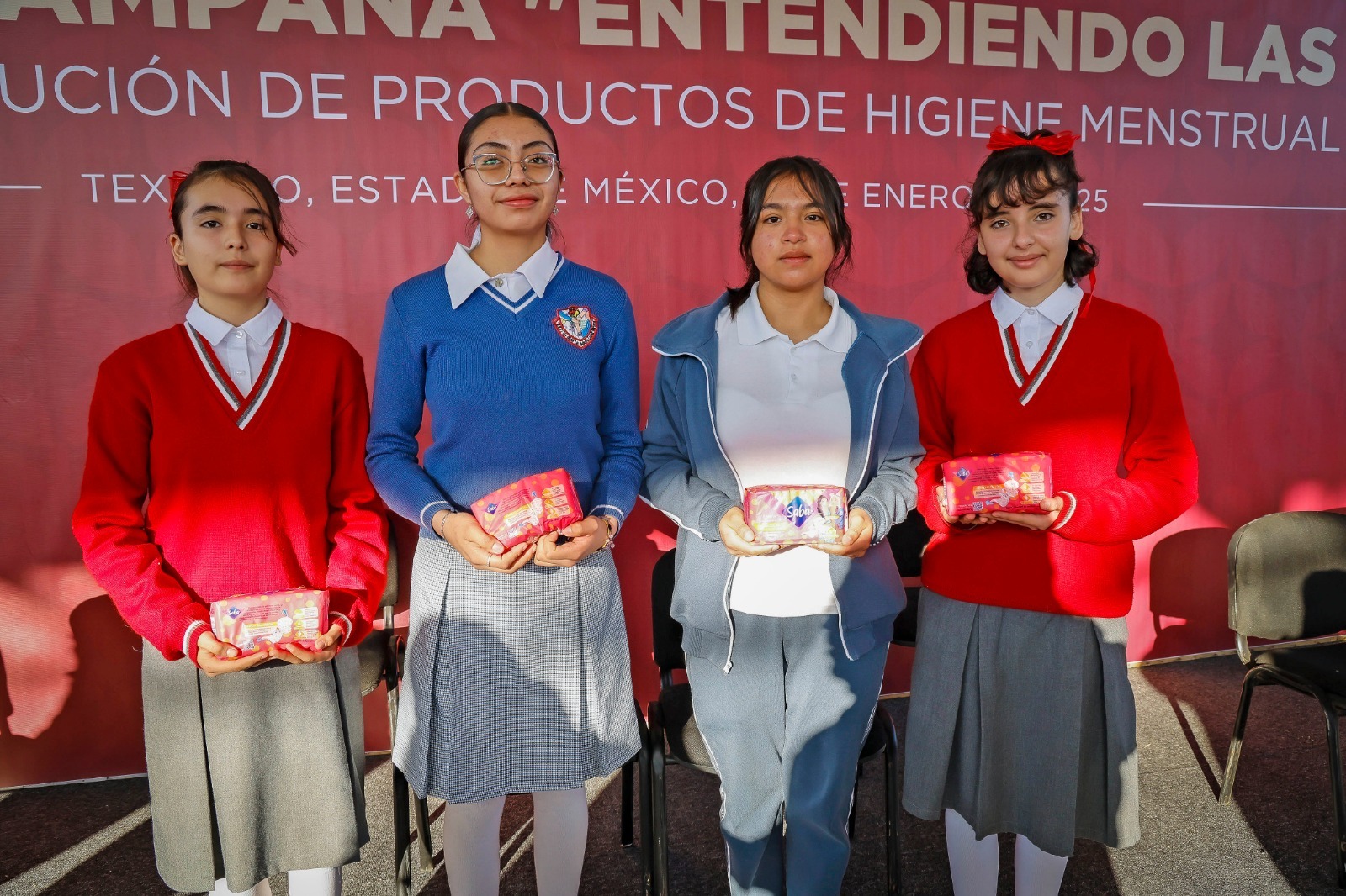 Estudiantes del Estado de México reciben los insumos para garantizar su higiene menstrual durante su ciclo.