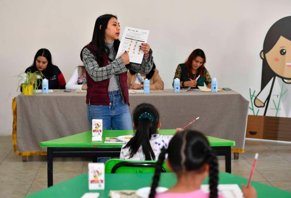 Los desayunos fríos incluyen leche, fruta deshidratada y barras integrales.