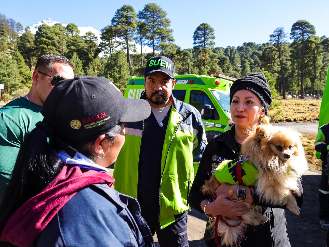 Personal de la Secretaría de Salud realiza vigilancia en el Nevado de Toluca.