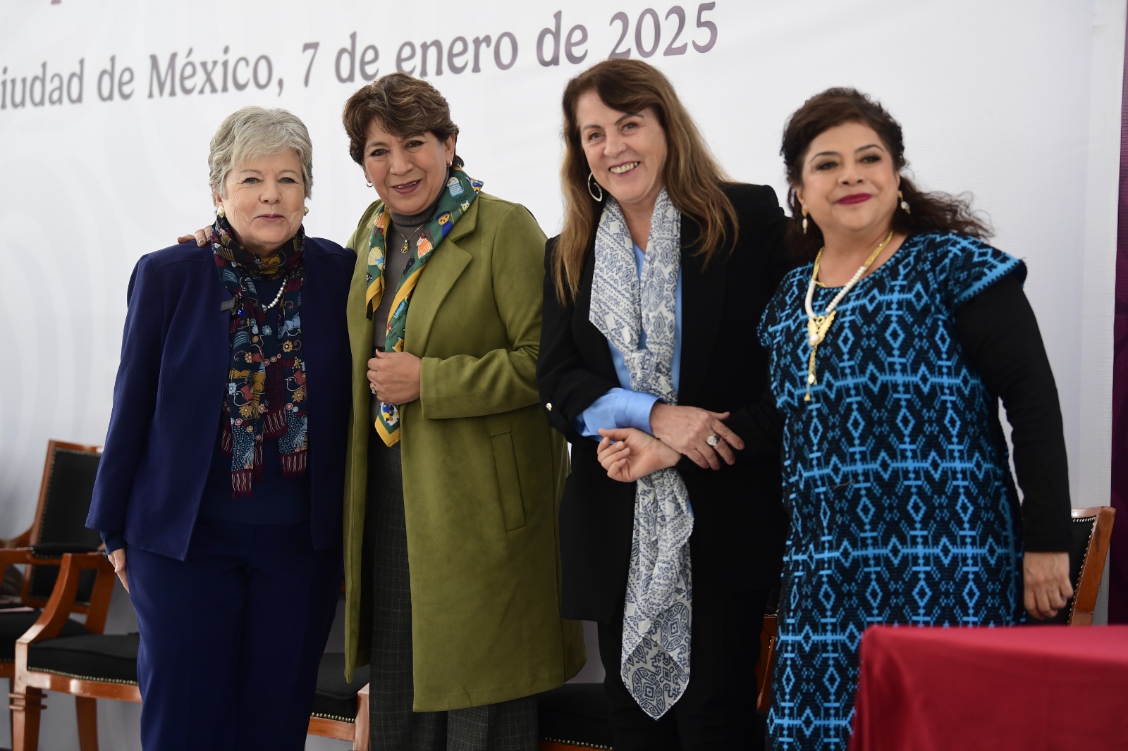     La firma del convenio contó con la participación de autoridades federales y locales, entre ellas Alicia Bárcena Ibarra.