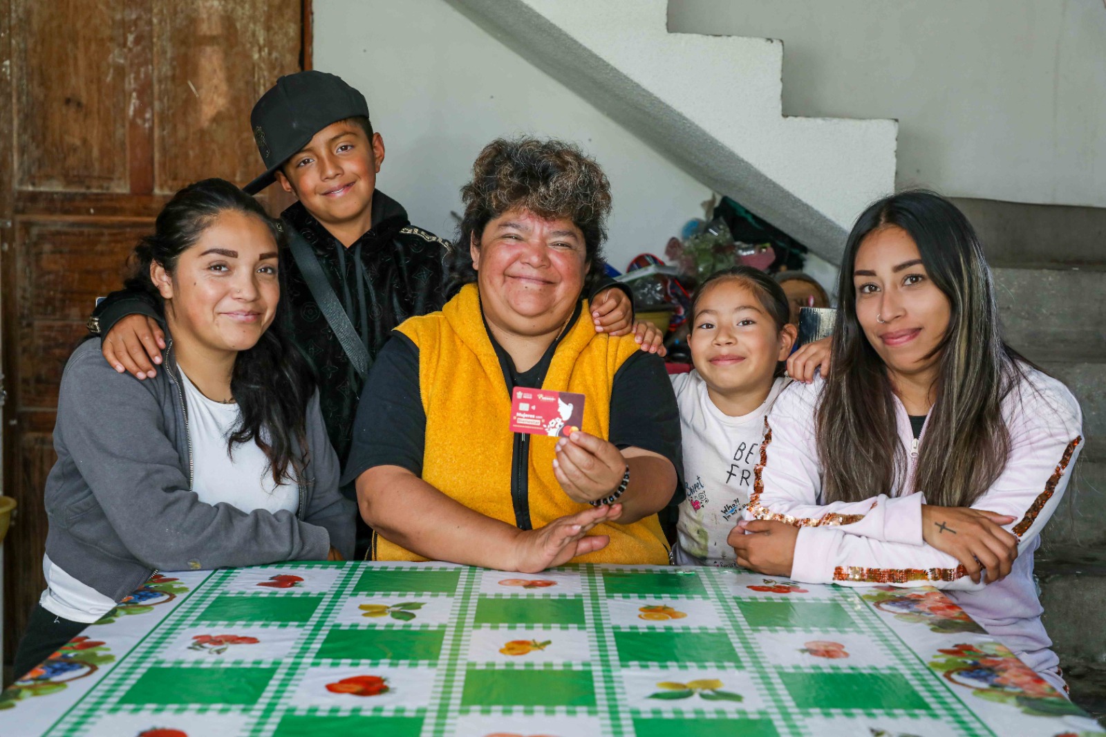 El programa ofrece apoyos económicos, educativos y servicios gratuitos.