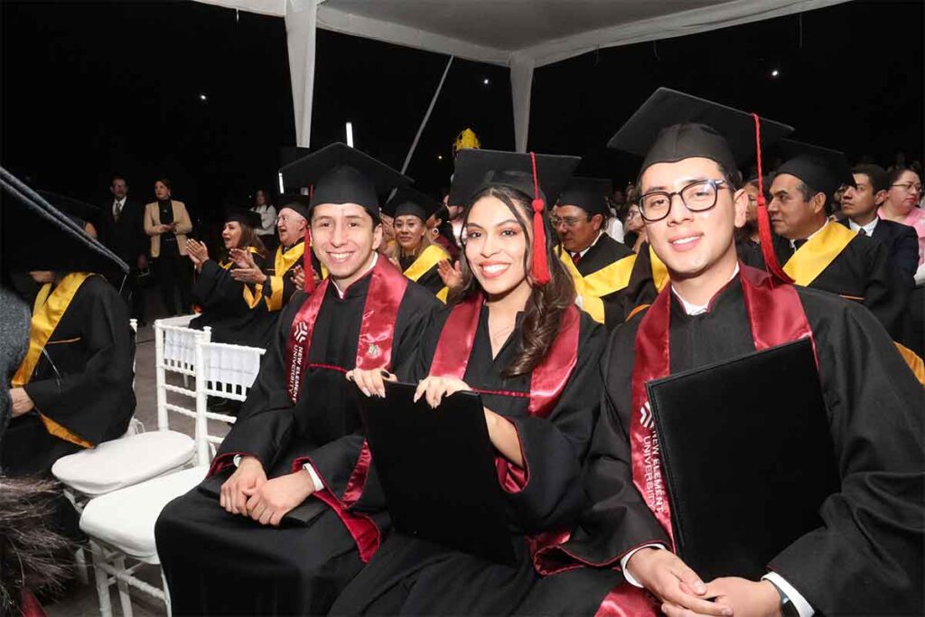 La generación 2024 de la New Element University se graduó frente a todos sus familiares en una emotiva ceremonia