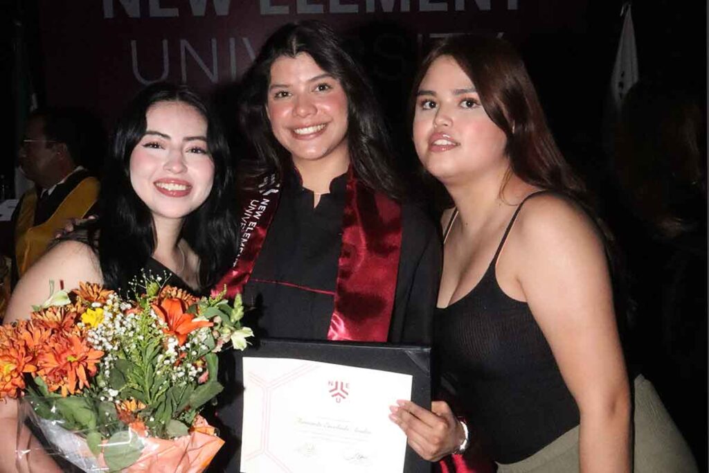La generación 2024 de la New Element University se graduó frente a todos sus familiares en una emotiva ceremonia