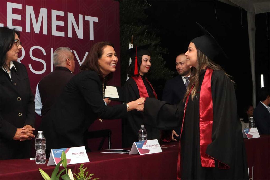 La generación 2024 de la New Element University se graduó frente a todos sus familiares en una emotiva ceremonia