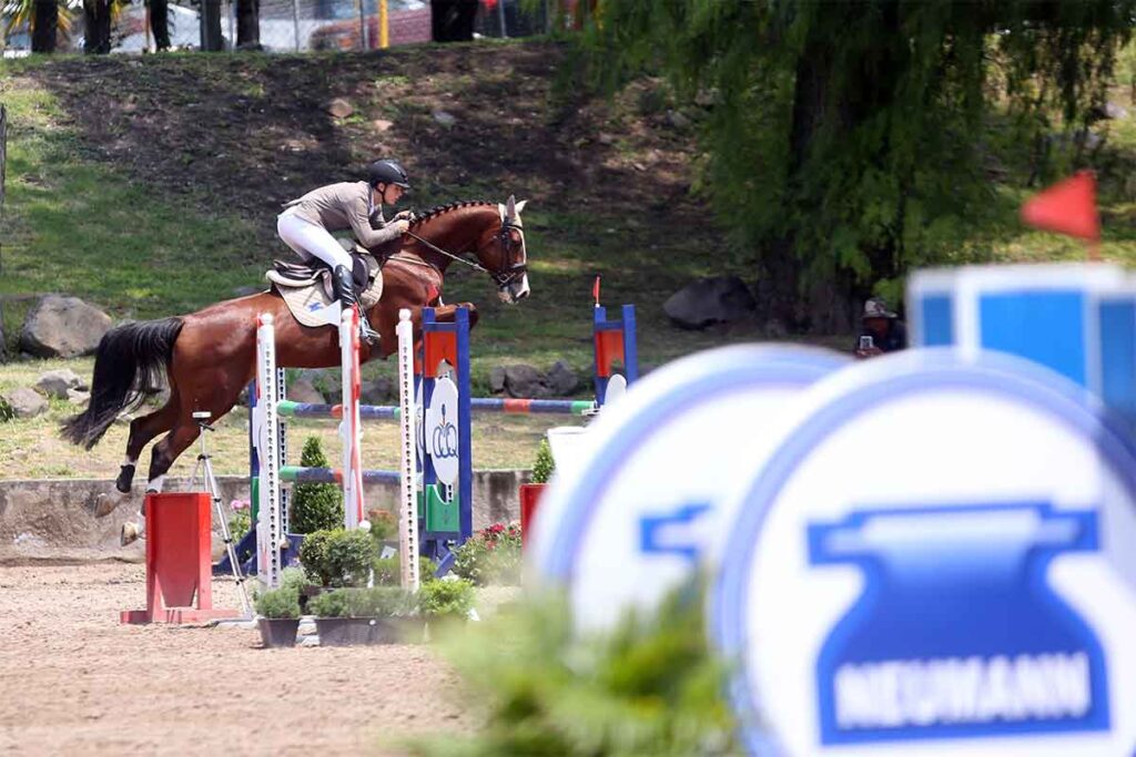 La tercera fecha del concurso de salto ecuestre de la FEEQ se realizó con mucho nivel