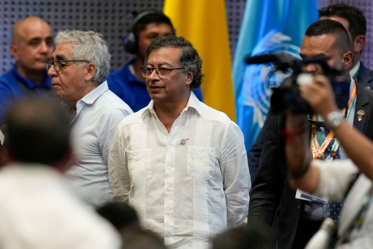 Gustavo Petro defiende la dignidad de los migrantes desde X, antes Twitter.