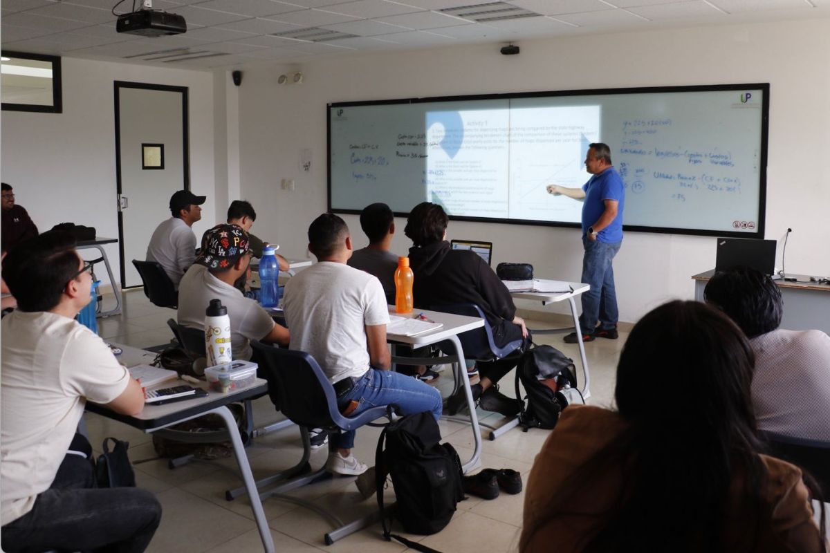 UPSRJ recibe certificaciones de excelencia académica