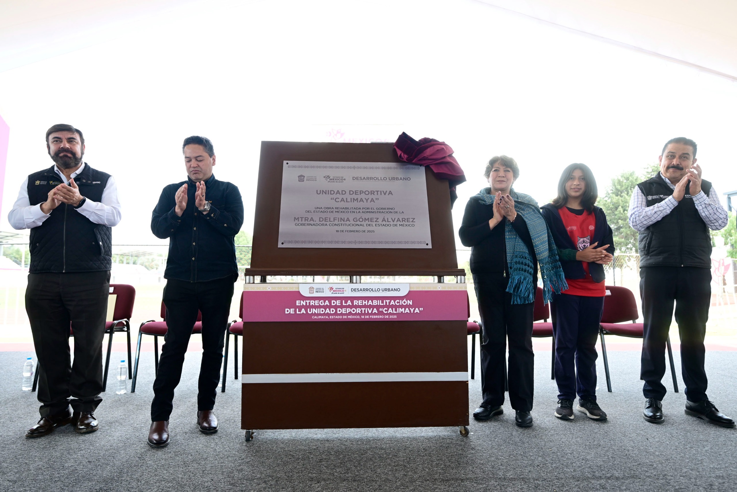La Gobernadora Delfina Gómez entrega la rehabilitada Unidad Deportiva de Calimaya.