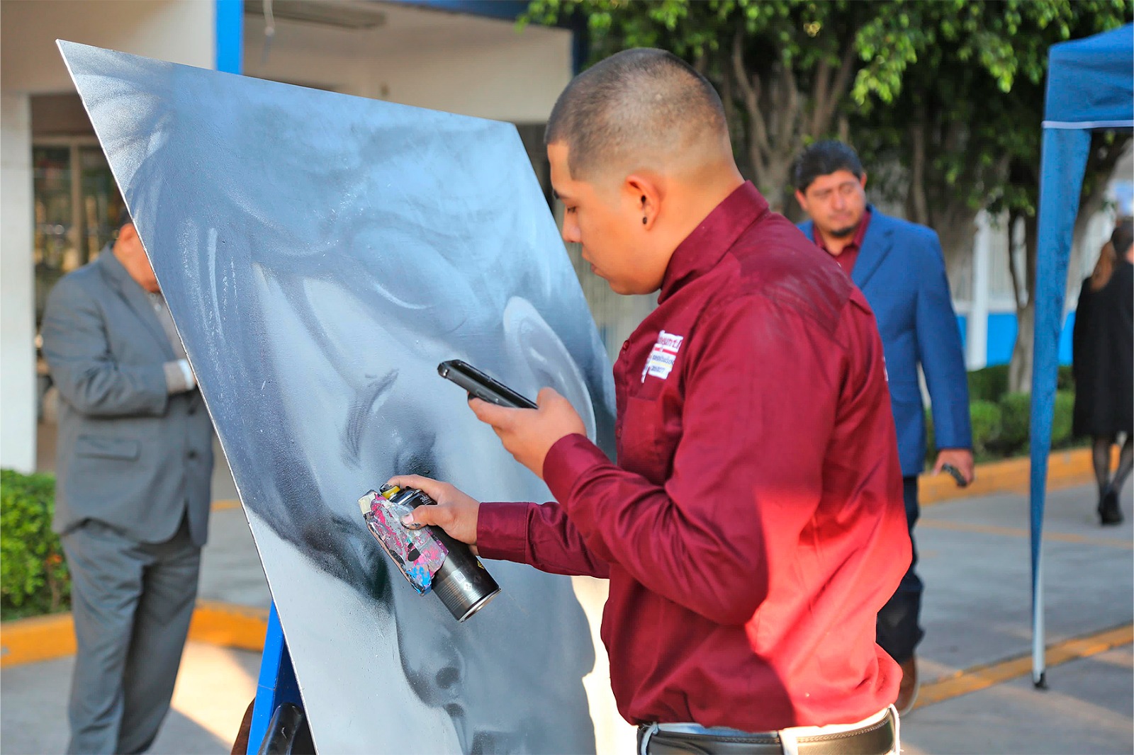 Un mural en la EPO No. 118 busca generar conciencia sobre los peligros del fentanilo.