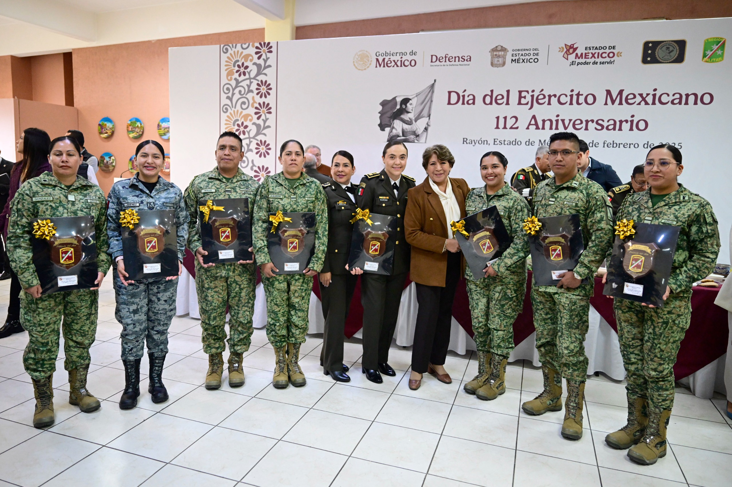 La Gobernadora Delfina Gómez Álvarez encabezó el evento en la 22/a Zona Militar.