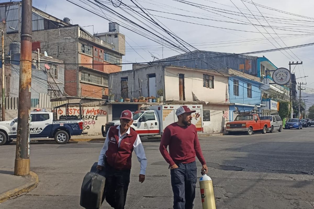 Residentes cercanos fueron evacuados como medida de seguridad ante el siniestro.