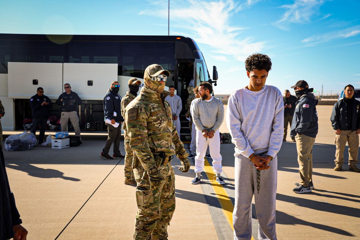 Un cambio drástico en la política migratoria de EE. UU. con el envío de criminales extranjeros a Guantánamo.