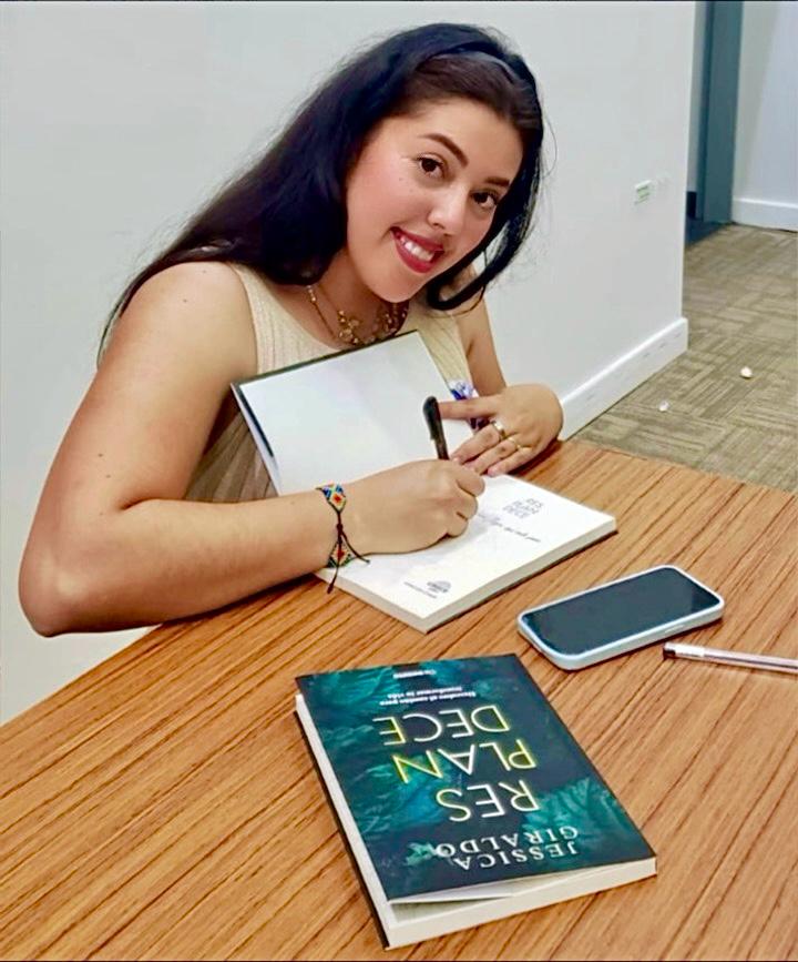 Jessica Giralda es la autora de Resplandece