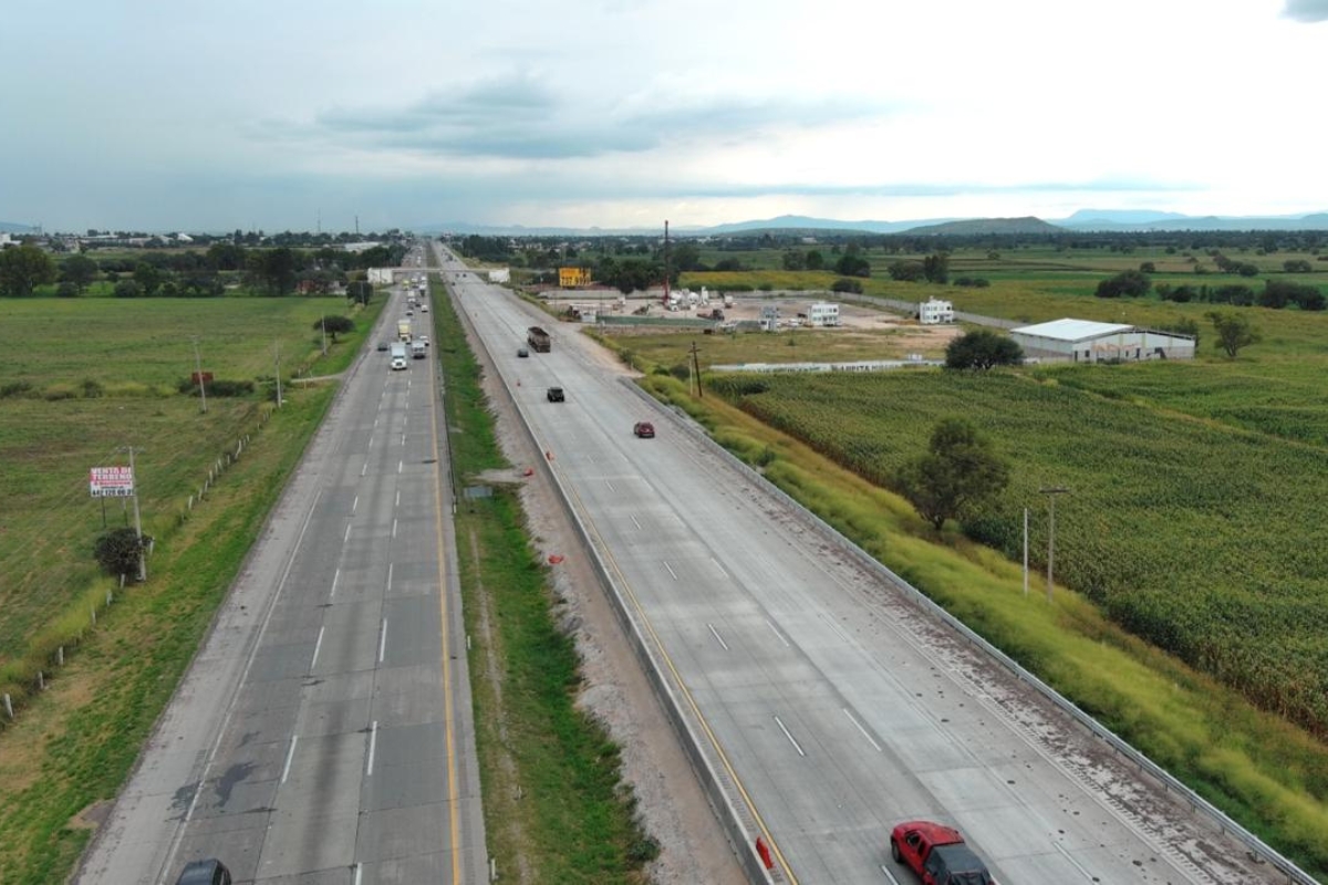 Rehabilitan tramo de la Autopista México Querétaro con Cemex
