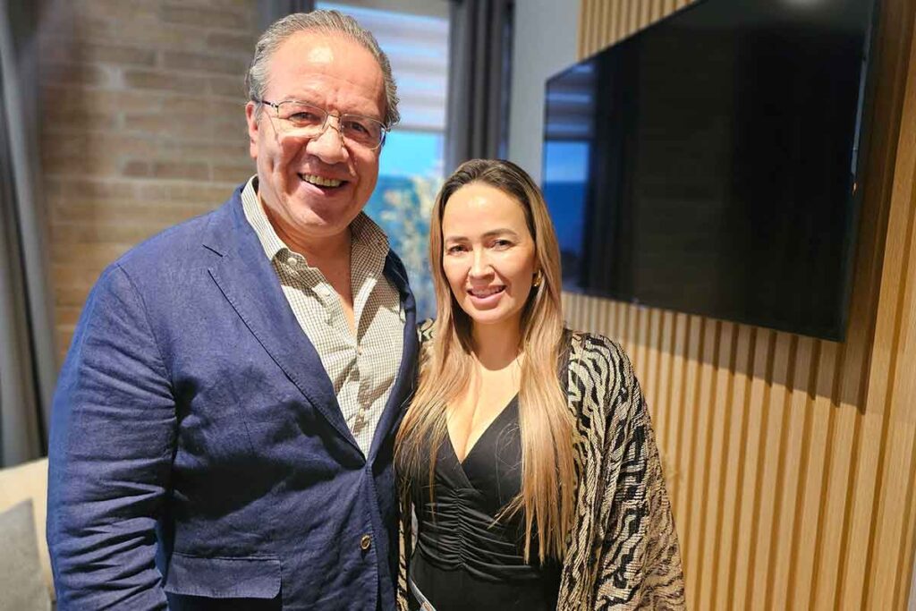 Directivos y clientes asistieron al showroom del nuevo desarrollo inmobiliario llamado Yconia