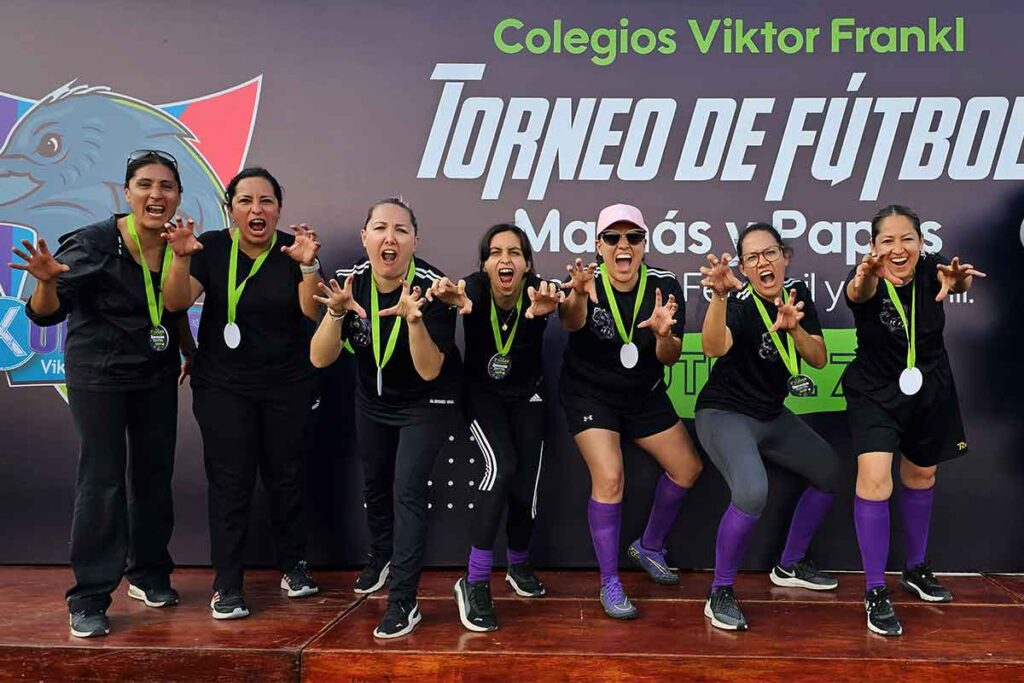 Padres de familia disfrutaron del primer torneo de fútbol Mamás y Papás de los Colegios Viktor Frankl