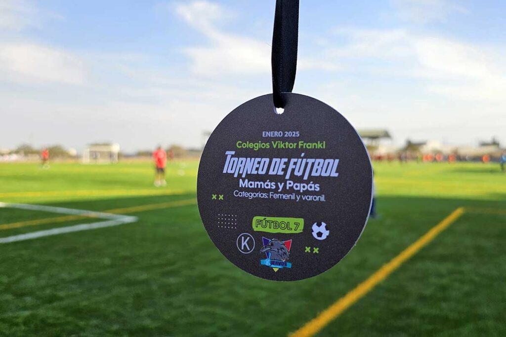 Padres de familia disfrutaron del primer torneo de fútbol Mamás y Papás de los Colegios Viktor Frankl