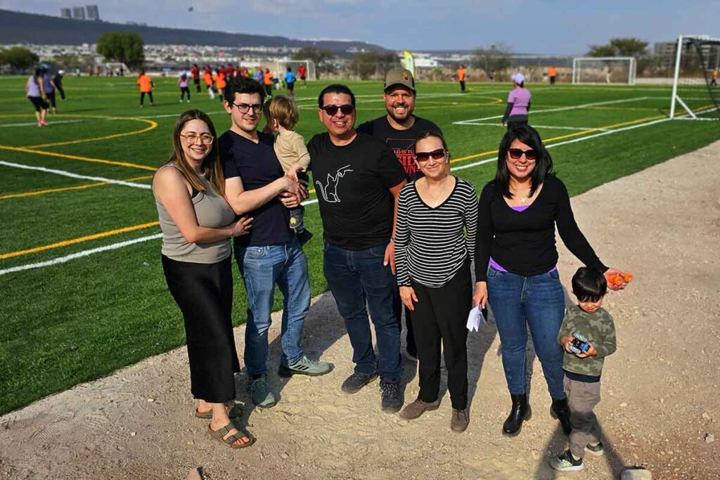 Padres de familia disfrutaron del primer torneo de fútbol Mamás y Papás de los Colegios Viktor Frankl