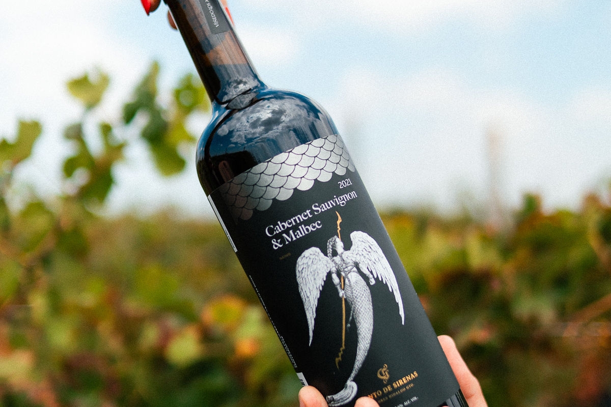 Viñedo Los Arcángeles, vino y mitología en una copa