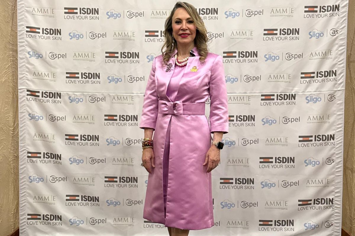 Sonia Garza González, presidenta de AMMJE, presenta la nueva plataforma AMMJE DIGITAL durante el Encuentro Empresarial 