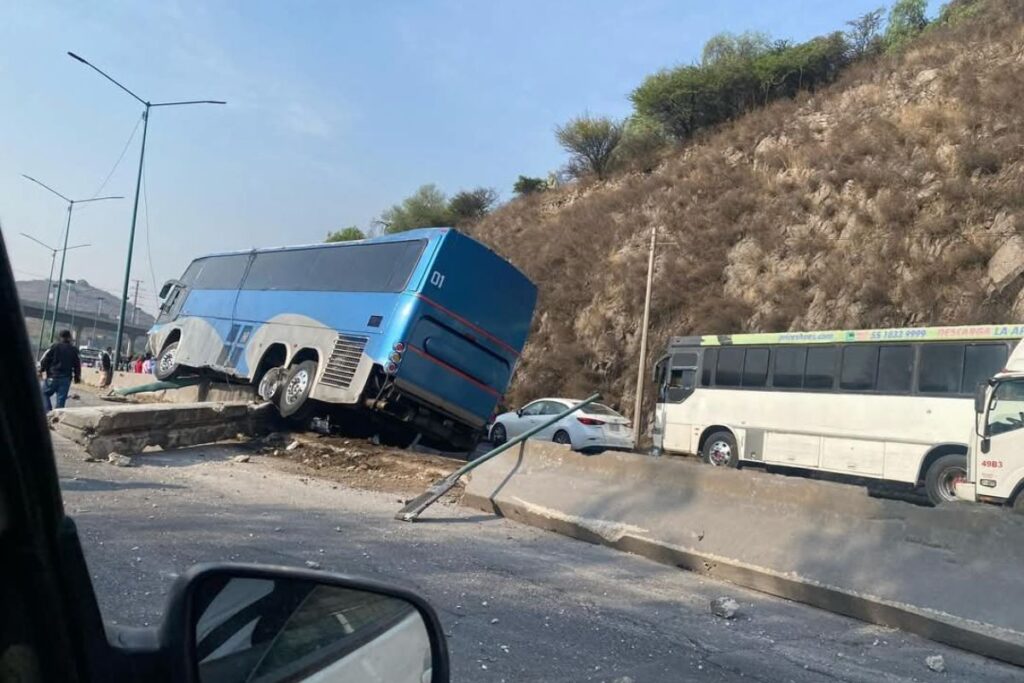 Accidente camión y trailer