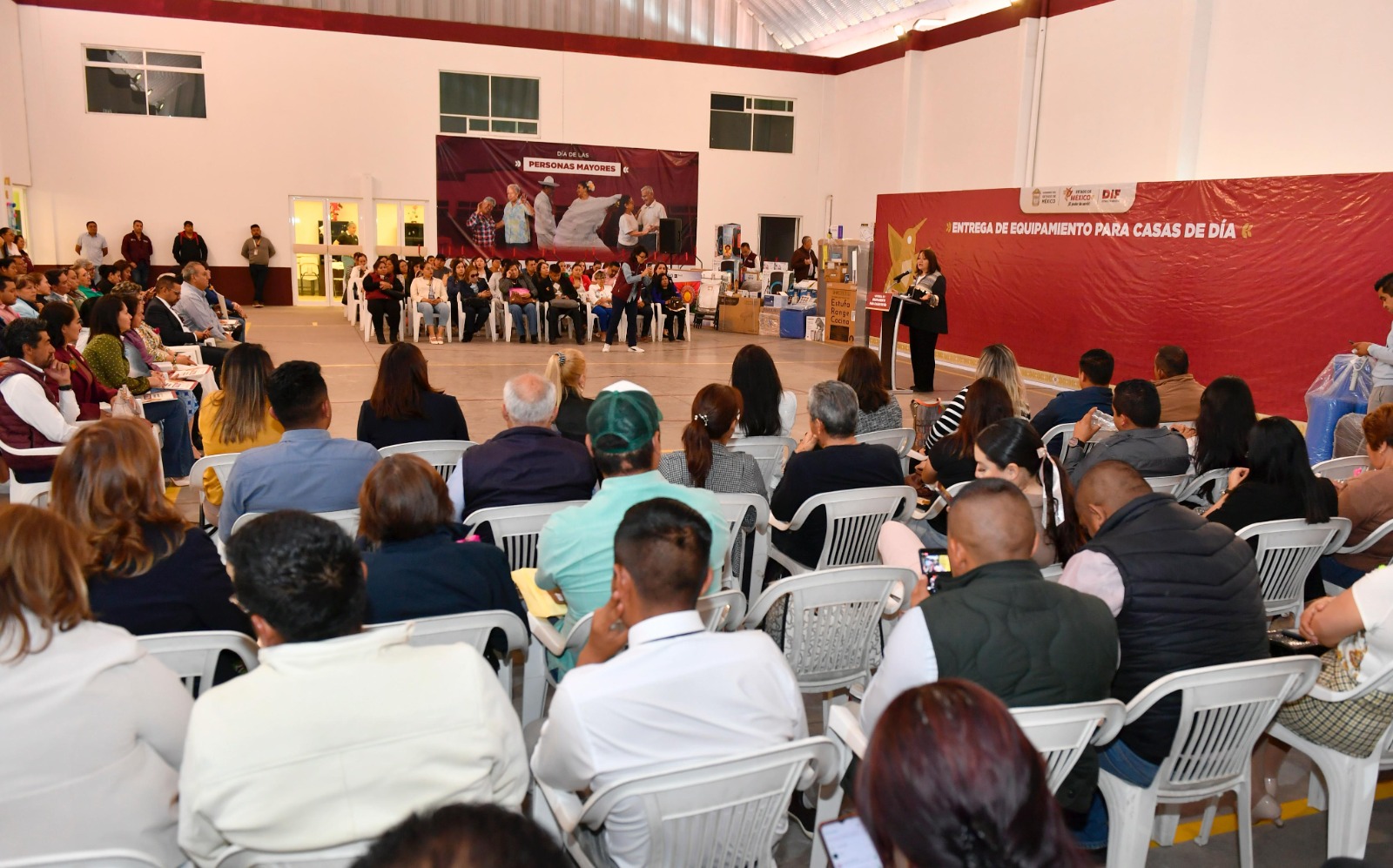 Autoridades destacaron la importancia de tratar con respeto y amor a las personas mayores en cada etapa de su vida.