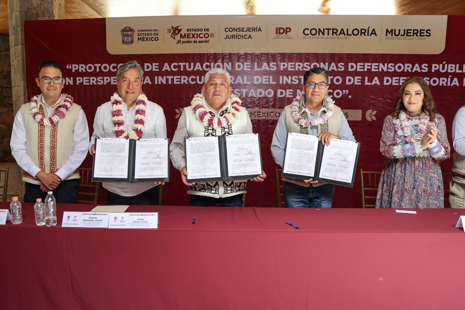 Integrantes de los pueblos originarios Mazahua, Otomí, Nahua, Matlatzinca y Tlahuica durante la presentación del protocolo.