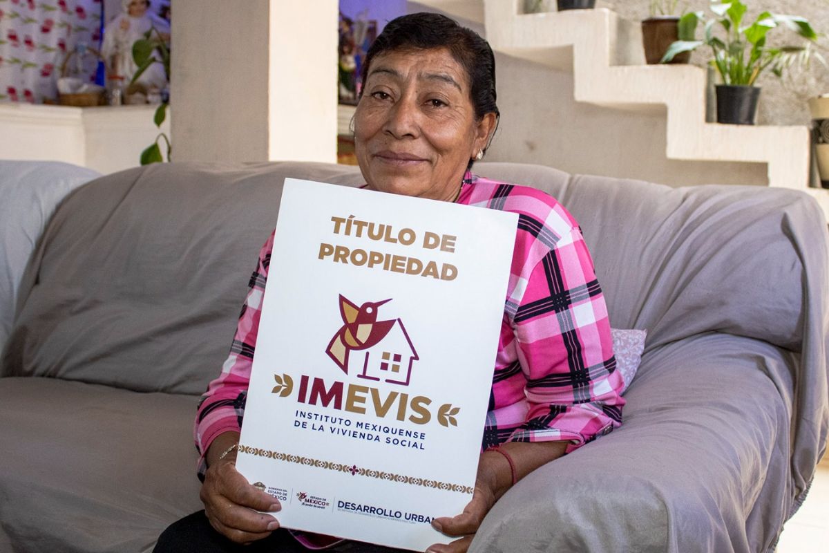 Entregan más de 2,700 títulos de propiedad en Estado de México