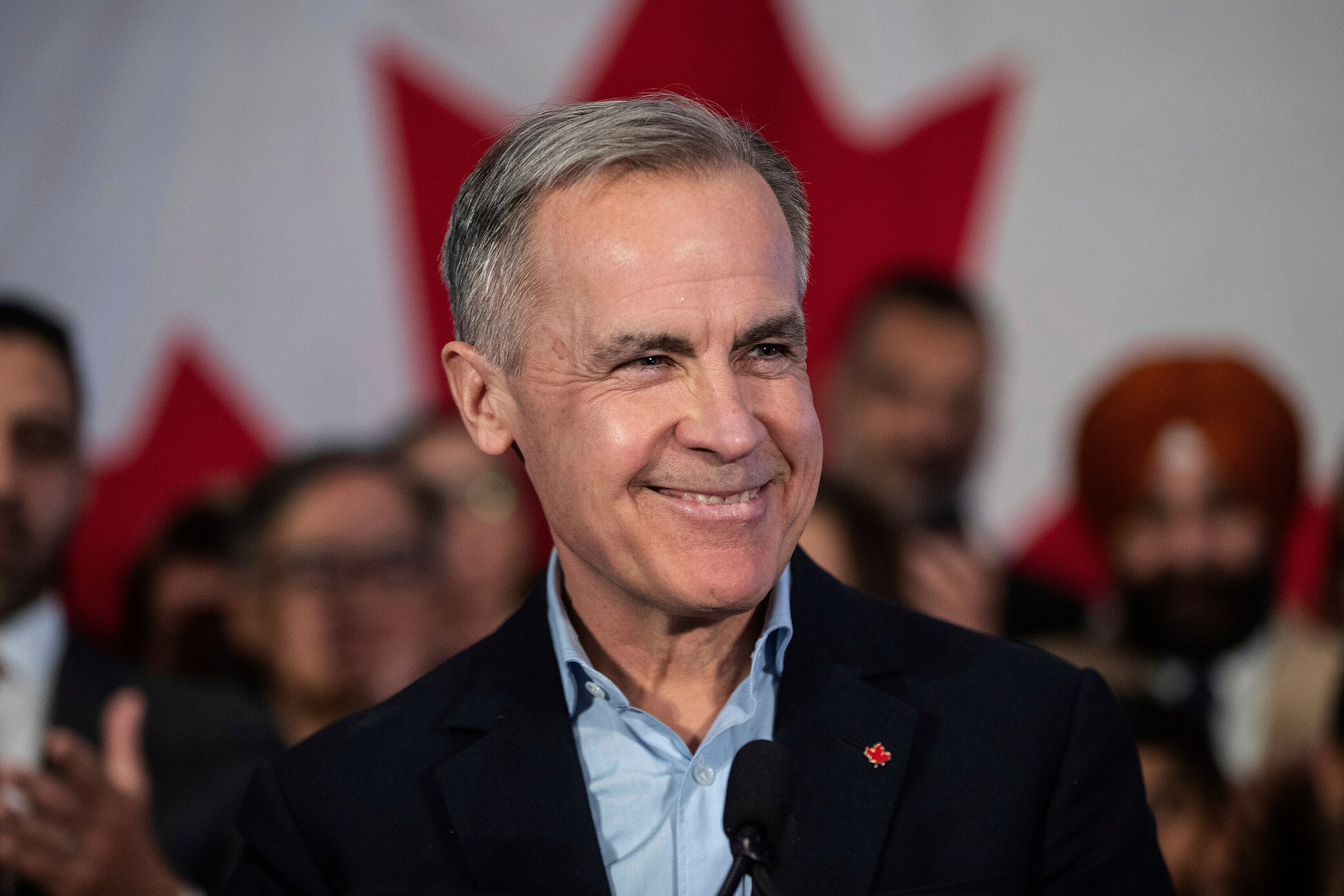Mark Carney recibe el respaldo de sus seguidores tras ser elegido como nuevo líder del Partido Liberal de Canadá.