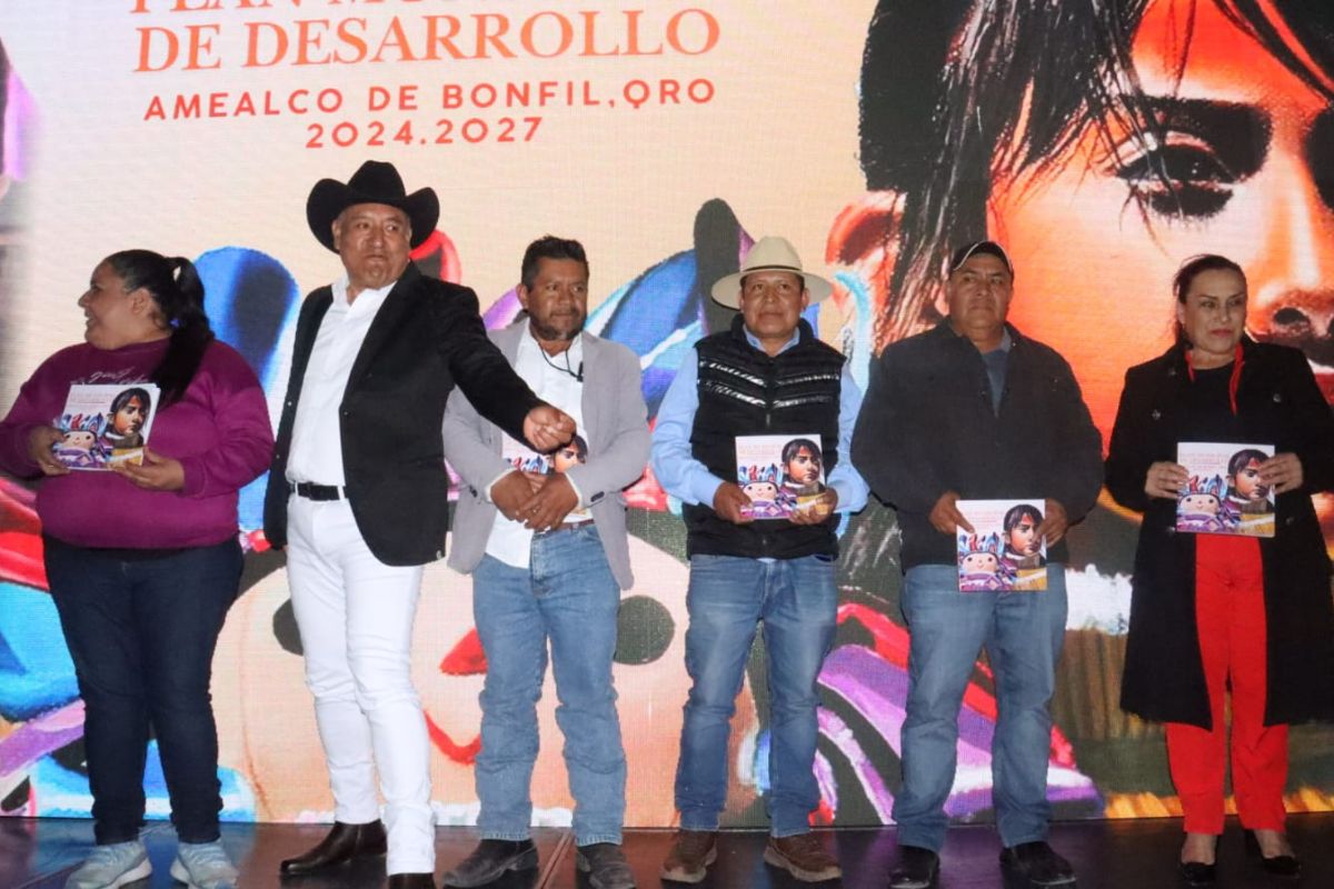 Óscar Pérez presenta Plan de Desarrollo para Amealco
