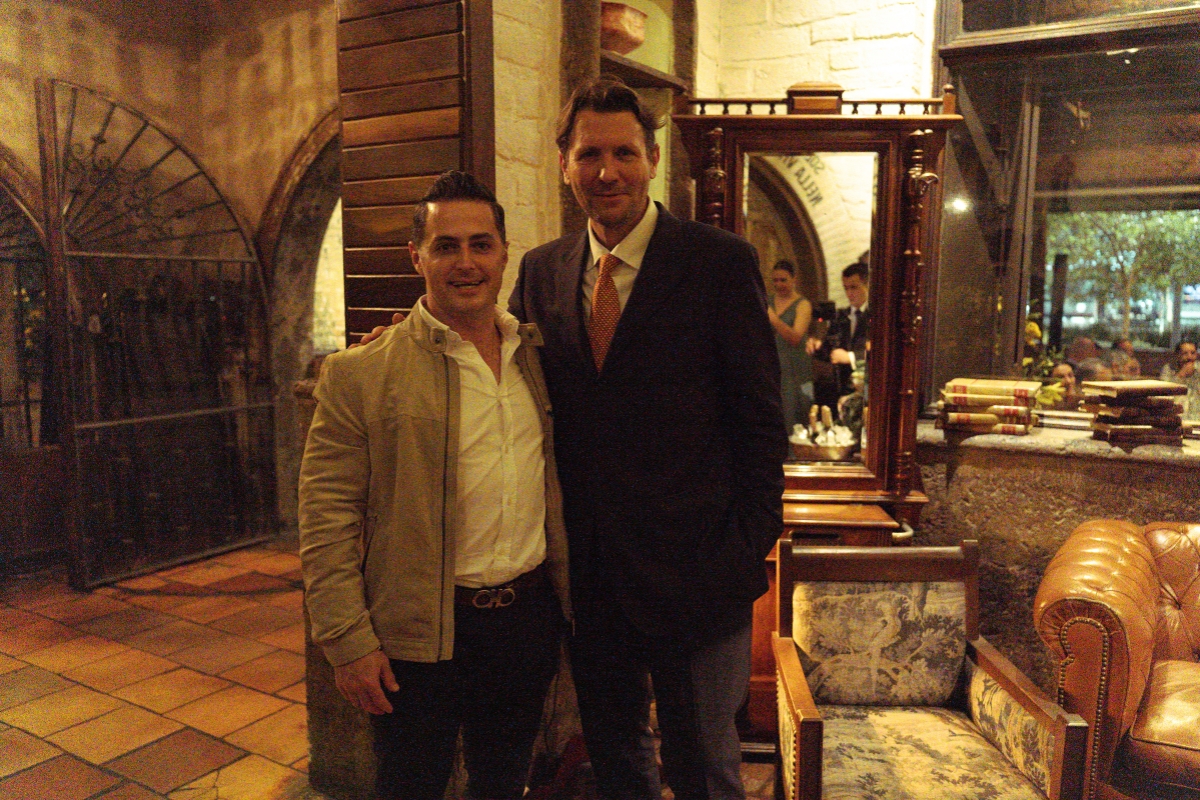 Salvatore Ferragamo Jr. y su legado vinícola deslumbran Il Duomo