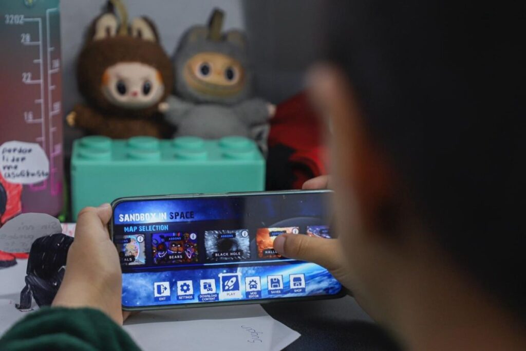 UAQ analiza regulación de redes sociales a menores