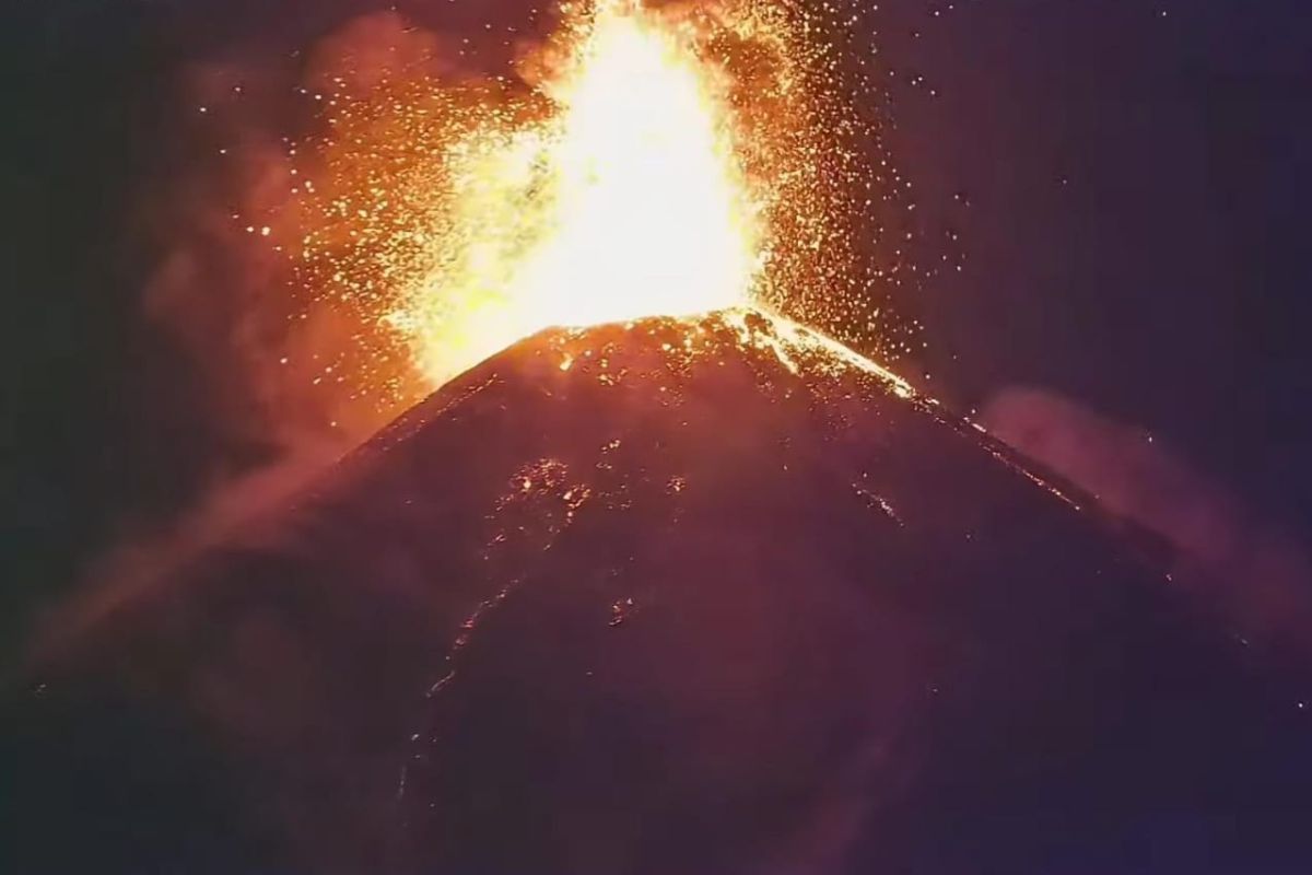 El Volcán de Fuego, uno de los más activos de Guatemala, está causando una alarma generalizada.
