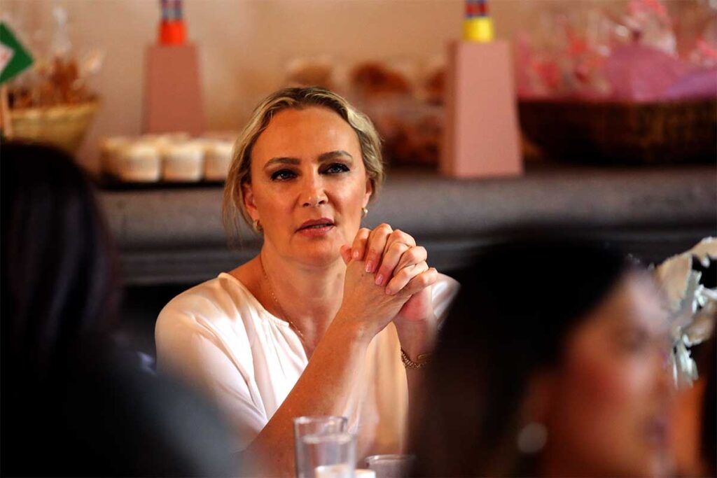 Laura Rodríguez celebra junto con sus amigas y familiares el baby shower de su hija Loretta