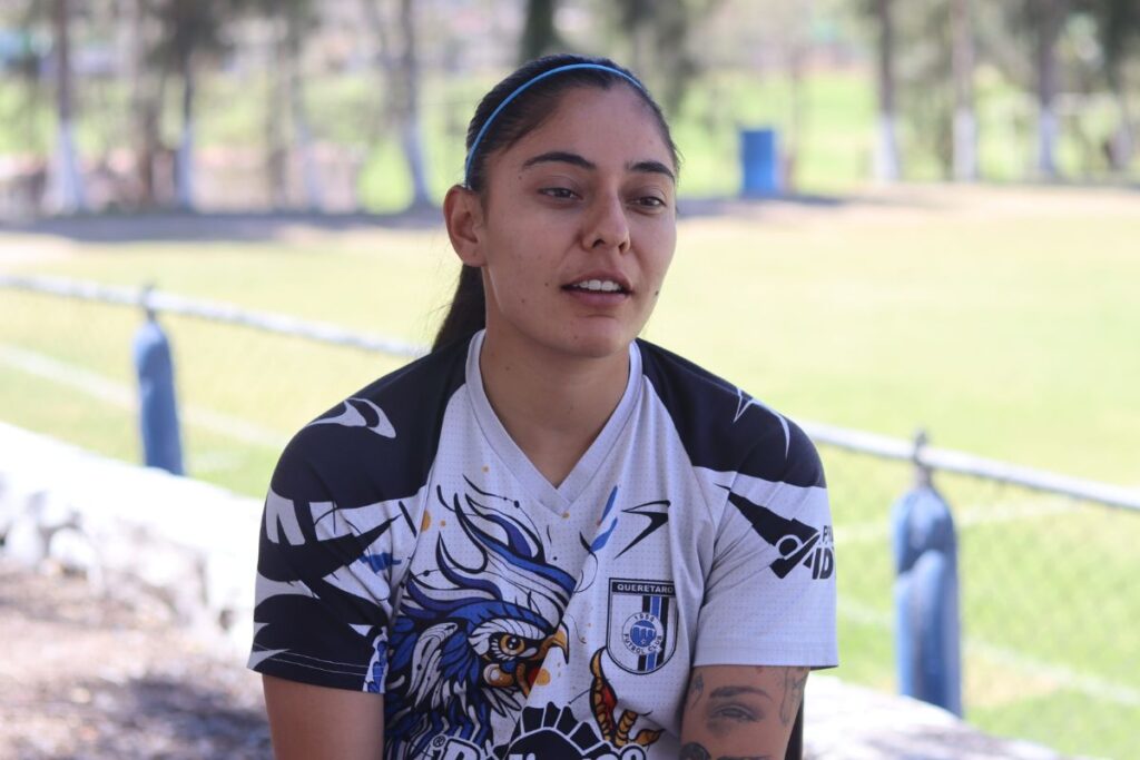 Claudia Lozoya, portera de Gallos Femenil
