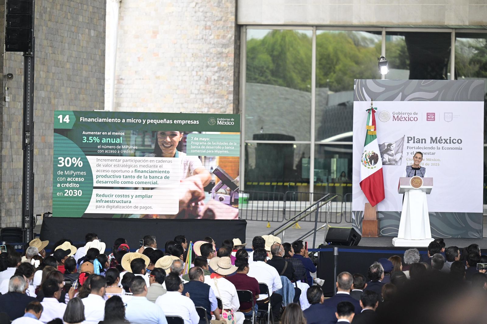 Presentación del Plan México en un evento en el que se destacaron las principales estrategias económicas y sociales del gobierno federal.