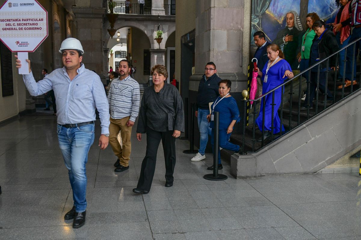 La gobernadora Delfina Gómez supervisó el ejercicio de evacuación y seguridad.