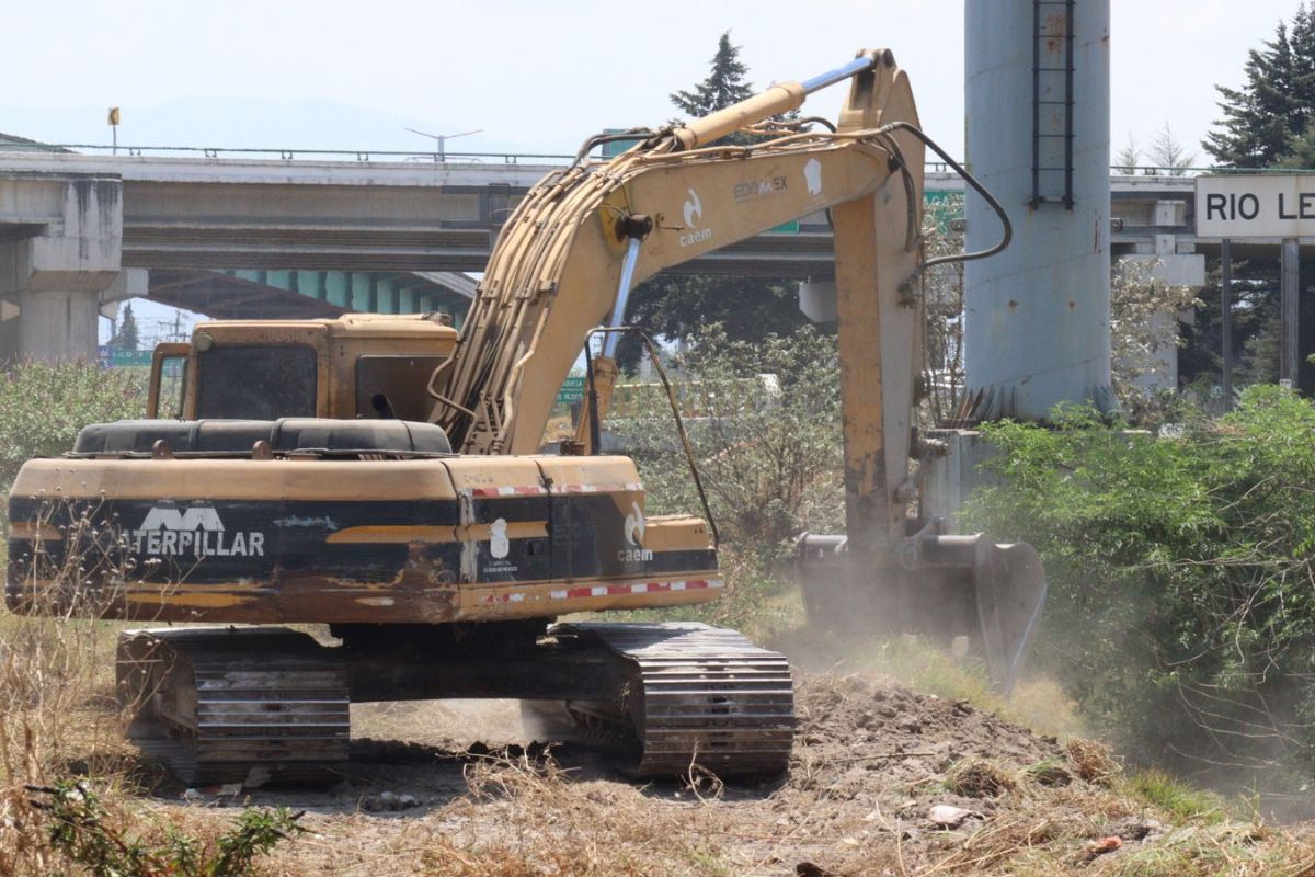 Más de mil 200 toneladas de residuos se retiraron en un operativo de 250 metros lineales.