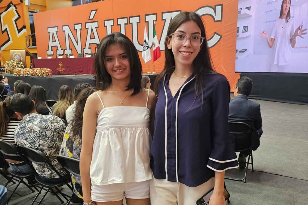 El cantante Emmanuel fue reconocido por la Universidad Anáhuac Querétaro con la medalla Anáhuac por su trayectoria y liderazgo