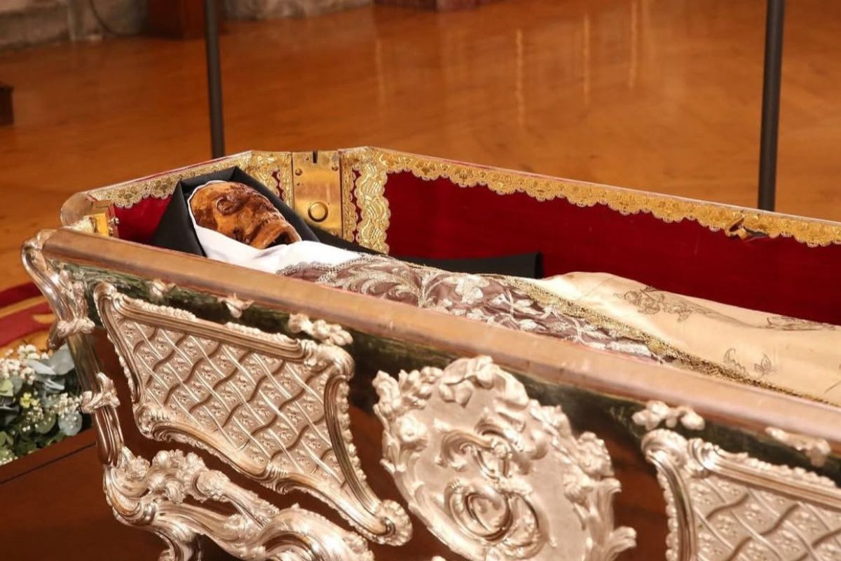 La apertura del sepulcro es vista como una oportunidad espiritual para reflexionar sobre la vida contemplativa que defendió la santa.