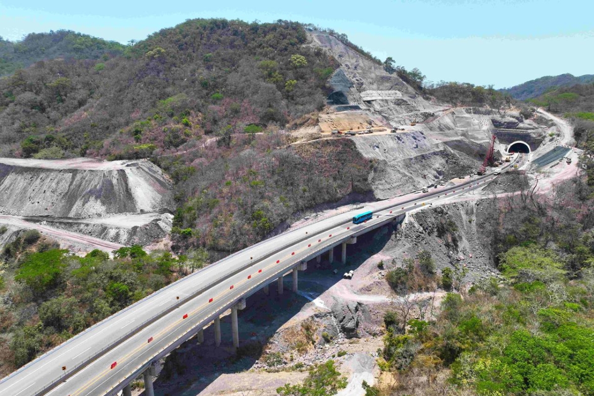 Cemex revoluciona la infraestructura vial en la ruta del Pacífico